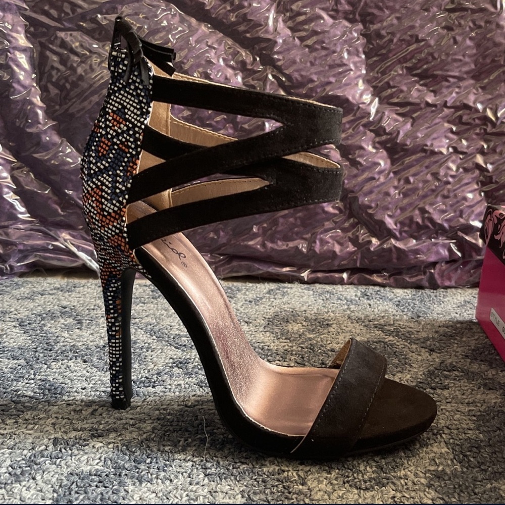 Size 8.5-9, qupid heels